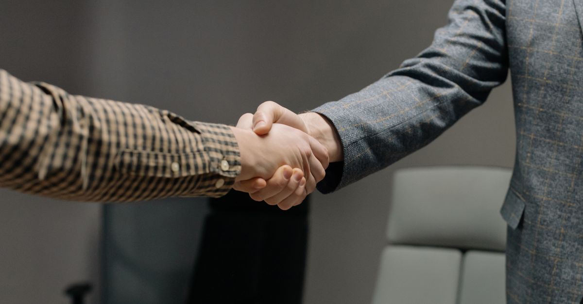 Stratégie social media pour les entreprises en France : guide complet 2026